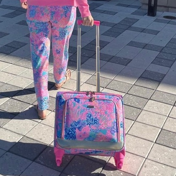 NEW Lilly Pulitzer Printed Under The Seat Carry On - Picture 12 of 16